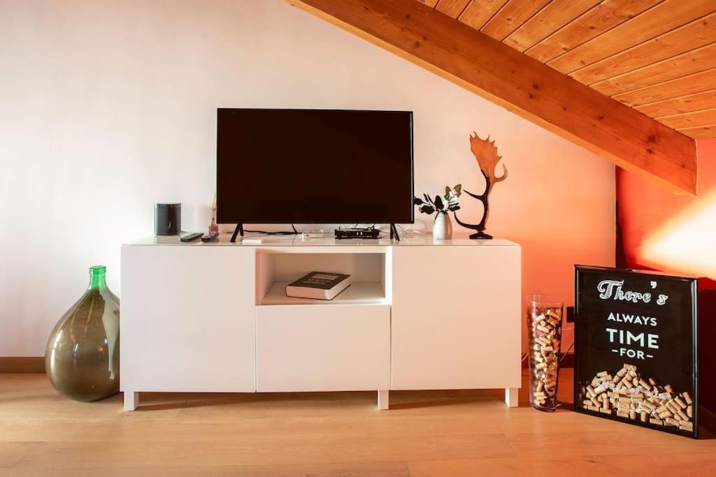 Charming 2.5Room Flat In Center Of Monforte D'Alba Luaran gambar